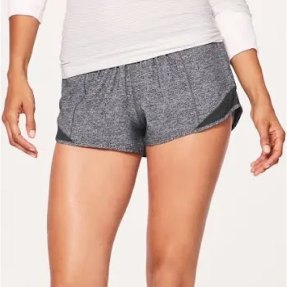 lulu lemon gray hotty hot shorts size 4 (2.5 inseam)